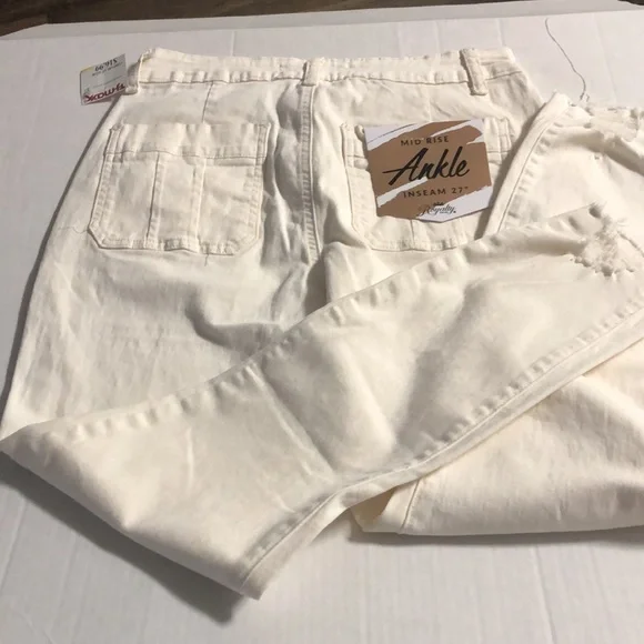 🌻Royalty Mid Rise 8 Beige Jean - Picture 7 of 11